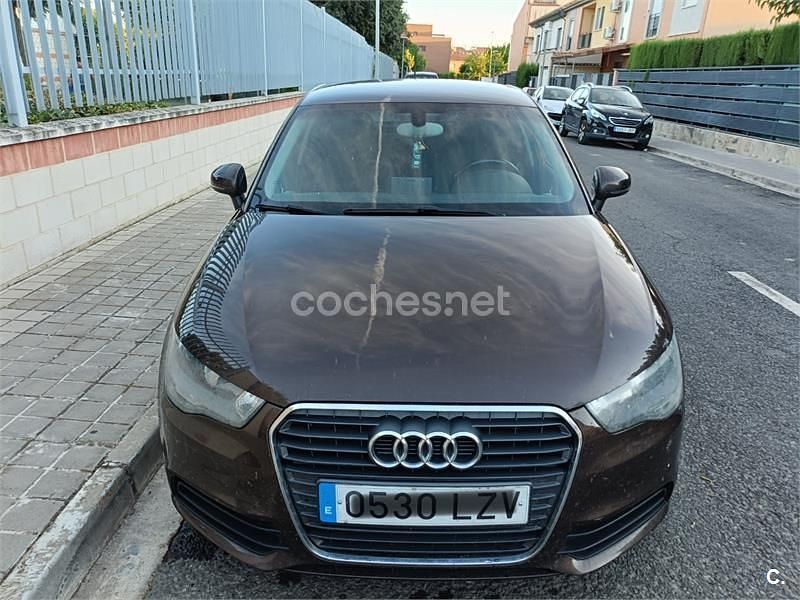 Marrón Usado 2012 Audi A1 Sportback Attraction Utilitario | 8000 € (Buen precio) - Imagen 1/4