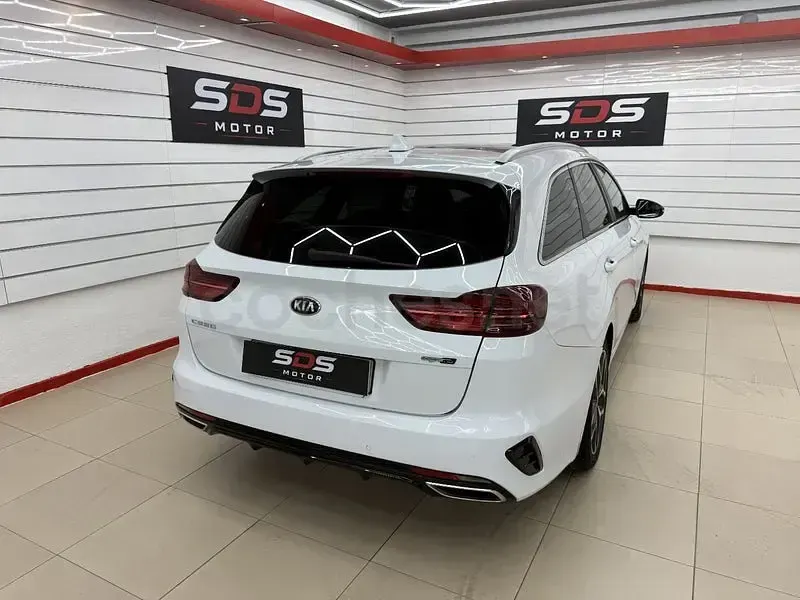 Usado Kia Ceed 120 CV (88 kW) 2019 Blanco Utilitario