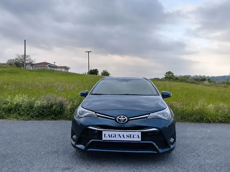 Usado Toyota Avensis Advance 143 CV (105 kW) 2016 Azul Familiar