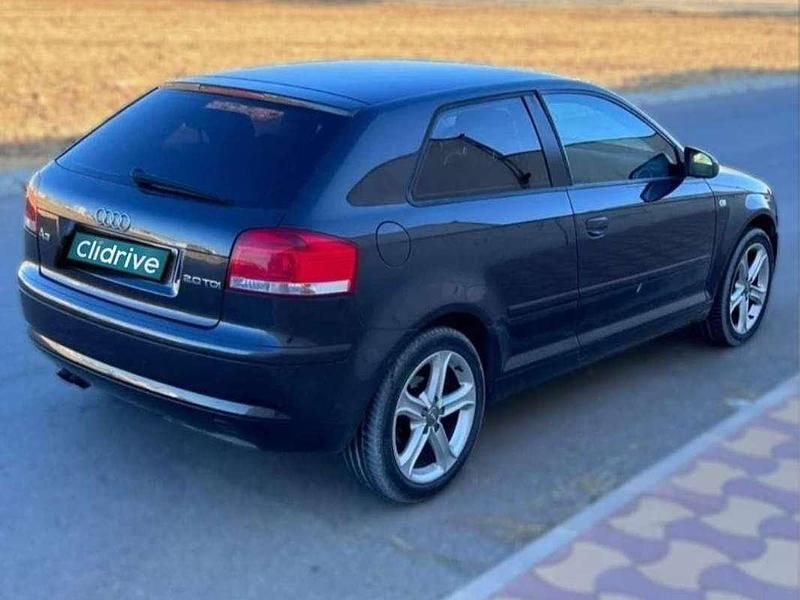 Usado Audi A3 Sportback Ambition 140 CV (102 kW) 2005 Negro Utilitario