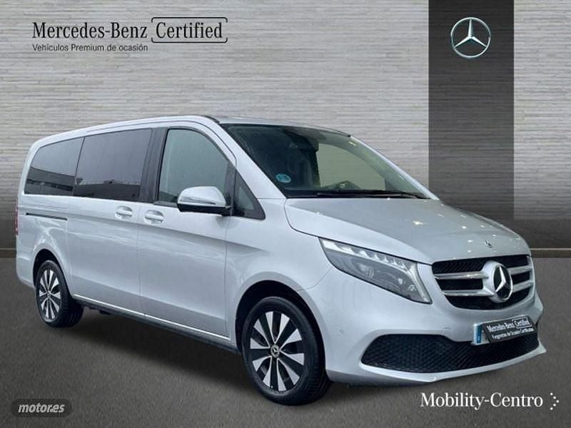 Usado Mercedes V250 2023 Plateado Monovolumen