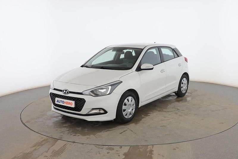 Usado Hyundai i20 85 CV (62 kW) 2015 Blanco Berlina