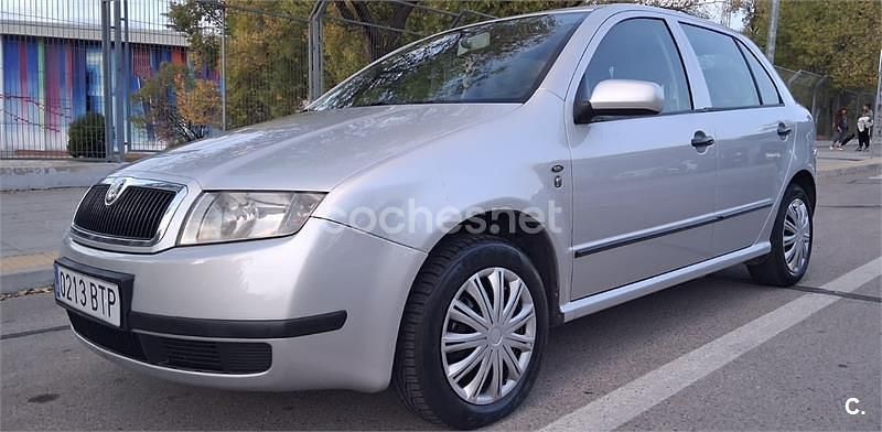 Gris / plata Usado 2002 Skoda Fabia Fresh Berlina | 1999 € (Precio justo) - Imagen 1/4