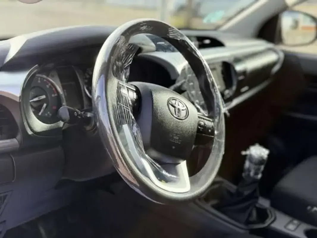 Usado Toyota HiLux 150 CV (110 kW) 2021 Blanco Pickup/Camioneta