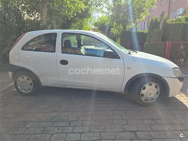 Usado Opel Corsa Edition 75 CV (55 kW) 2003 Blanco Utilitario