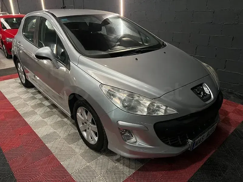 Usado Peugeot 308 90 CV (66 kW) 2010 Gris / plata Berlina