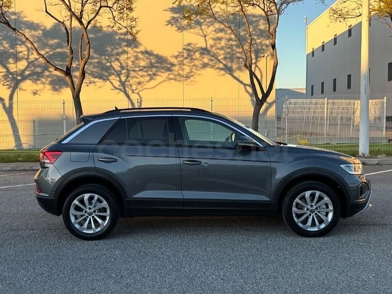 Usado VW T-Roc Life 150 CV (110 kW) 2023 Gris / plata SUV