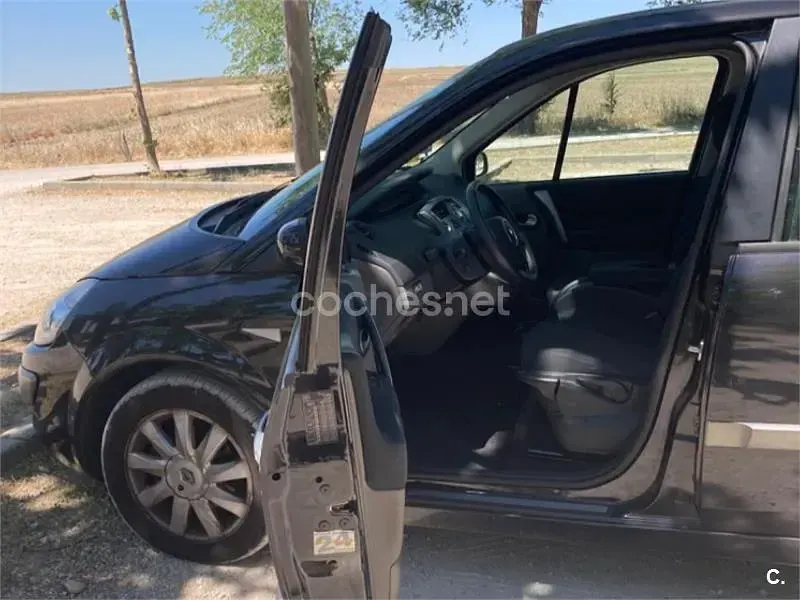 Usado Renault Scénic III Dynamique 105 CV (77 kW) 2009 Negro Monovolumen