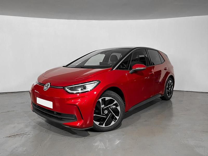 Rojo intenso metalizado con techo negro Usado 2024 VW ID.3 Pro Utilitario | 29.990 € (Buen precio) - Imagen 1/4