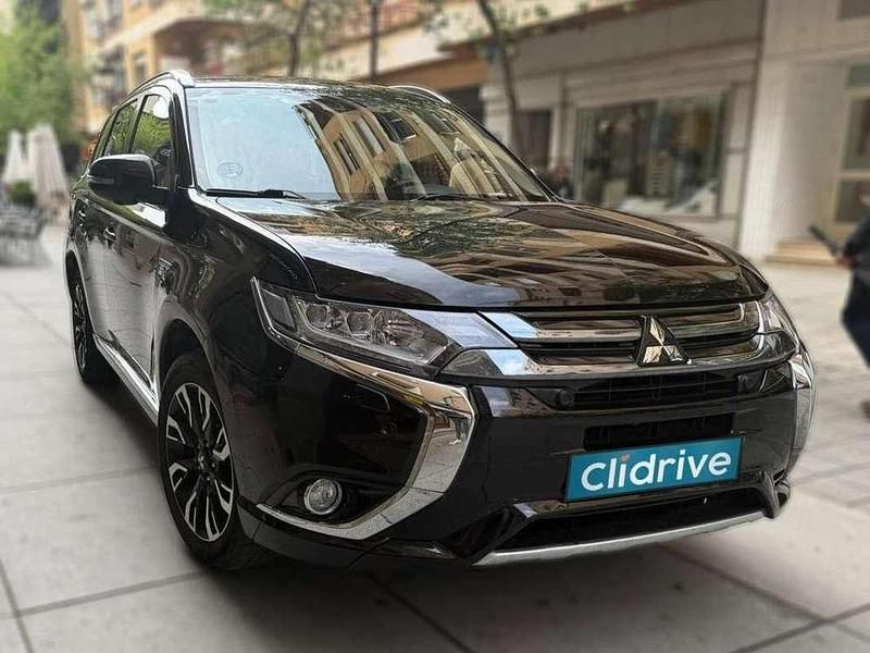 Usado Mitsubishi Outlander P-HEV 224 CV (164 kW) 2018 Negro SUV