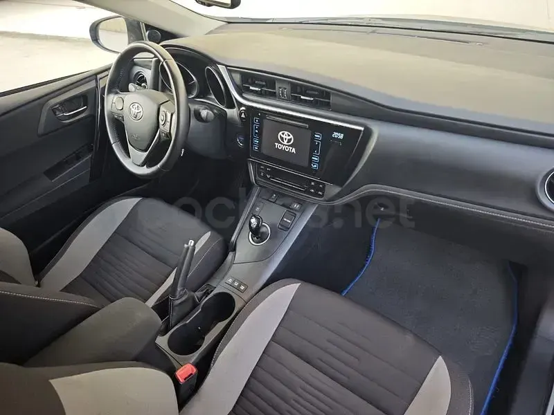 Usado Toyota Auris Hybrid Advance 136 CV (100 kW) 2016 Azul Berlina