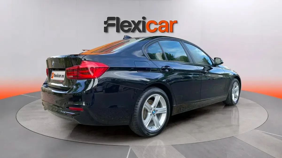 Usado BMW 316 116 HP (85 kW) 2016 Preto Sedan