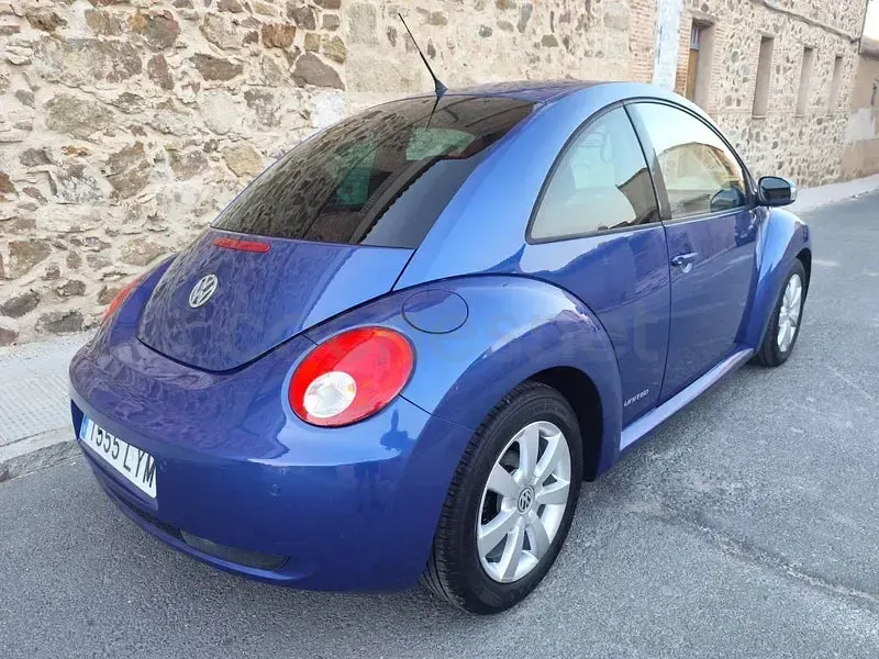 Usado VW New Beetle 105 CV (77 kW) 2009 Azul Utilitario