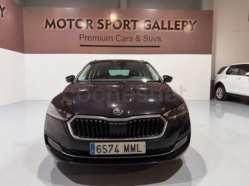 Usado Skoda Octavia Selection 115 CV (84 kW) 2023 Negro Familiar