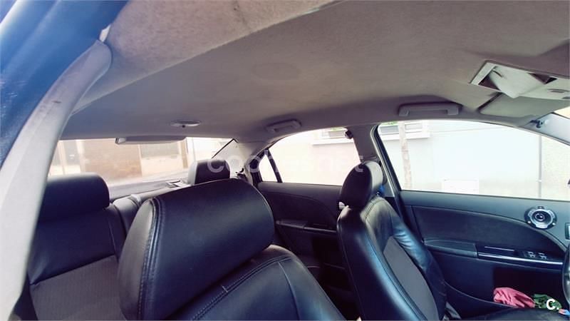Usado Ford Mondeo Ghia 130 CV (95 kW) 2001 Azul Berlina