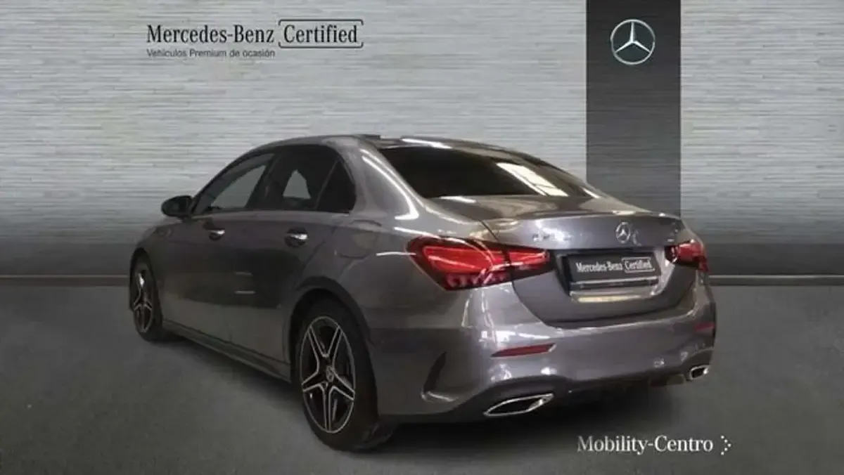 Usado Mercedes A180 116 CV (85 kW) 2025 Gris Berlina