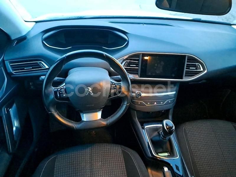 Usado Peugeot 308 SW Active 131 CV (96 kW) 2021 Blanco Familiar