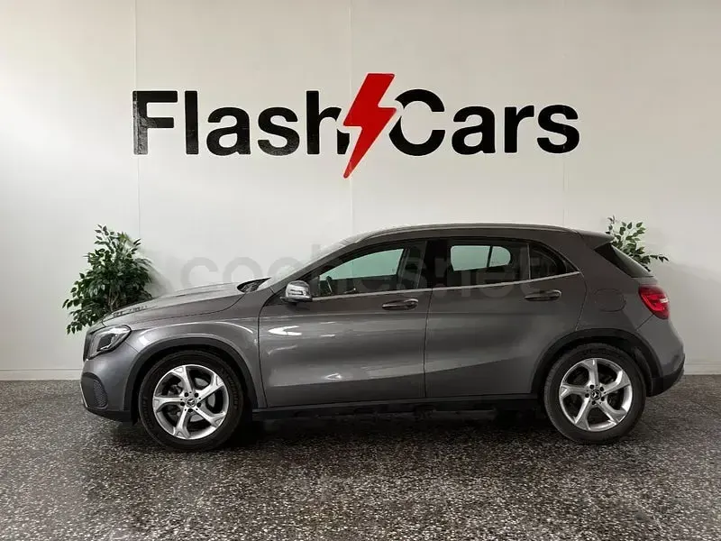 Usado Mercedes GLA180 122 CV (89 kW) 2018 Beige SUV