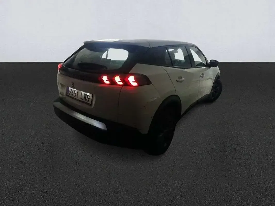 Usado Peugeot 2008 Active 110 CV (80 kW) 2022 Blanco SUV