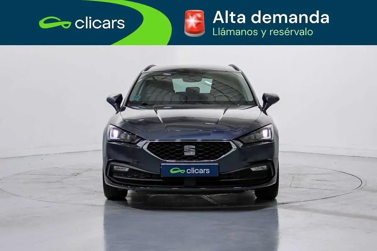 Usado Seat Leon ST Style 110 CV (80 kW) 2022 Gris Familiar