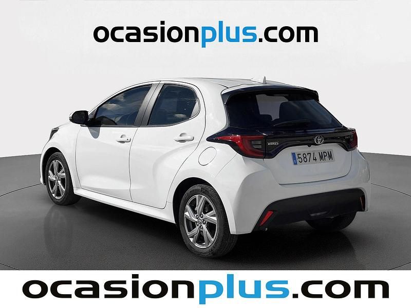 Usado Toyota Yaris Hybrid Active 116 CV (85 kW) 2024 Blanco Berlina