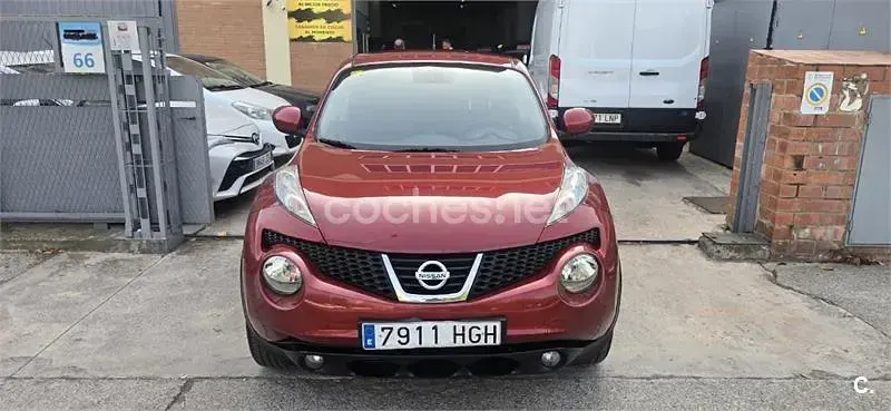 Usado Nissan Juke Acenta 110 CV (80 kW) 2011 Granate SUV