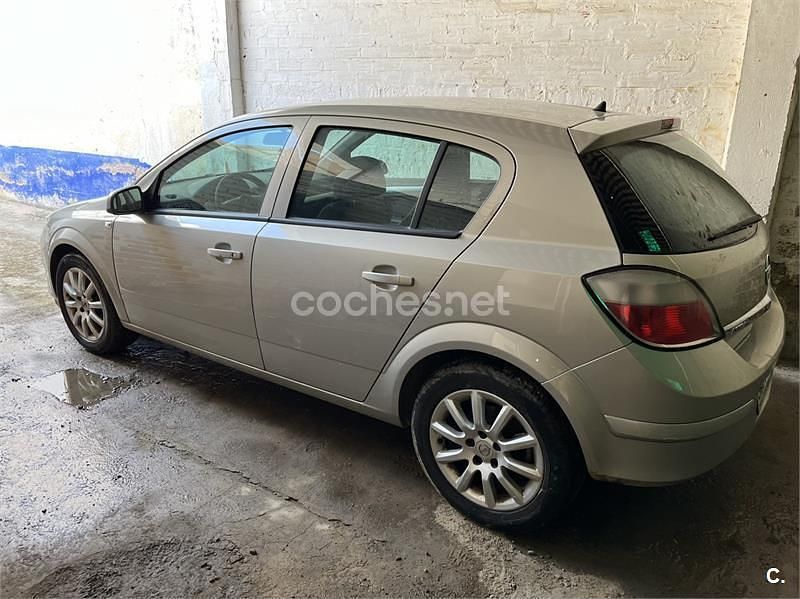 Beige Usado 2005 Opel Astra Enjoy Berlina | 2300 € (Super precio) - Imagen 1/4