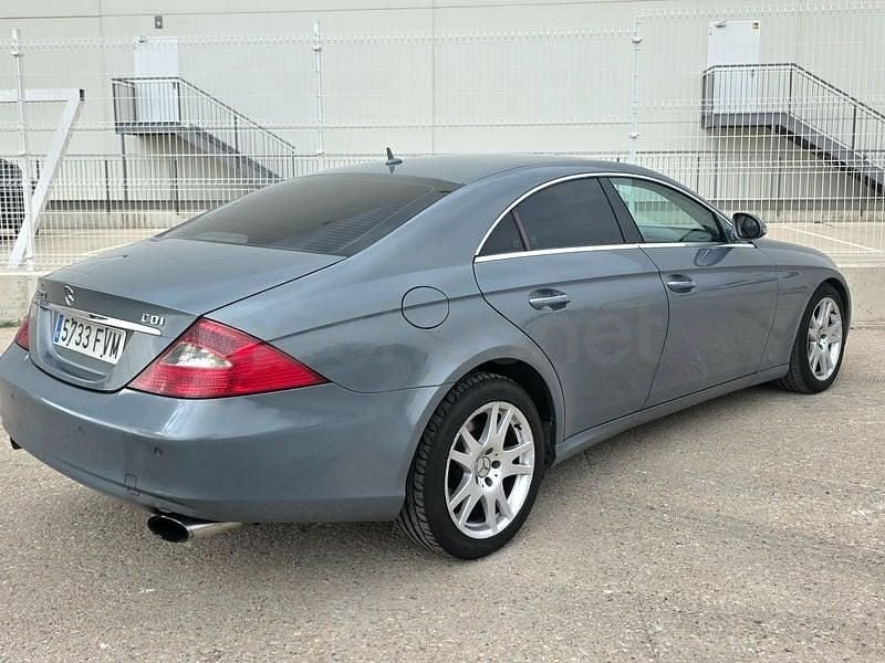 Usado Mercedes CLS320 224 CV (164 kW) 2007 Azul Berlina
