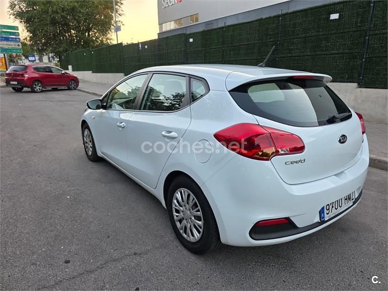 Usado Kia Ceed GT 90 CV (66 kW) 2013 Blanco Berlina