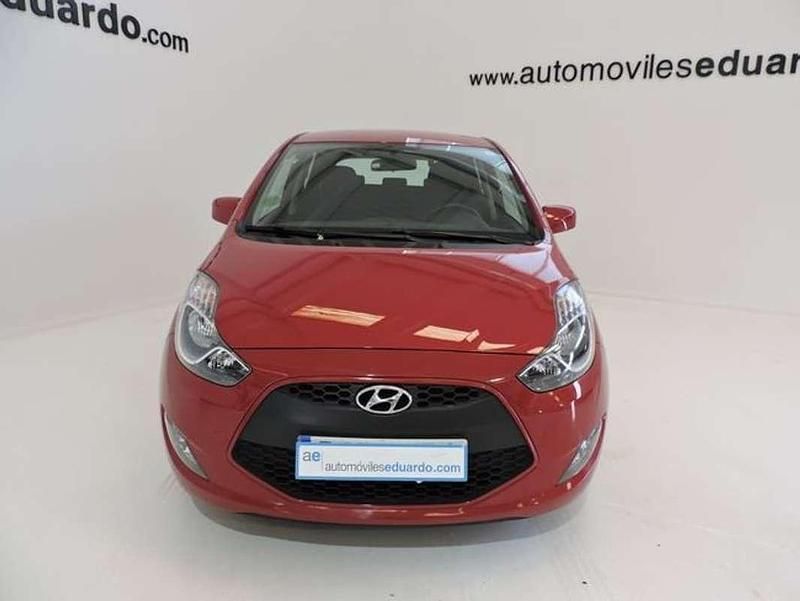 Usado Hyundai i20 90 CV (66 kW) 2018 Rojo Monovolumen