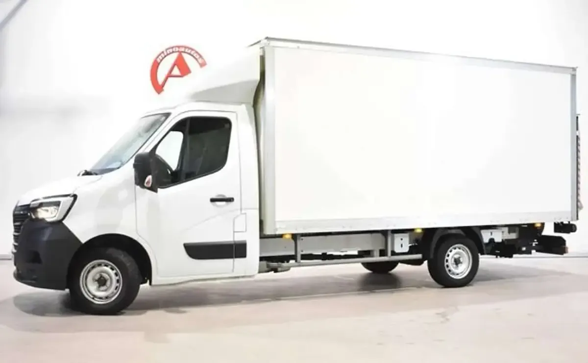 Usado Renault Master 145 CV (106 kW) 2023 Blanco Monovolumen
