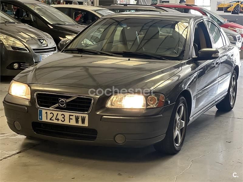 Gris / plata Usado 2008 Volvo S60 Summum Berlina | 2000 € (Super precio) - Imagen 1/4