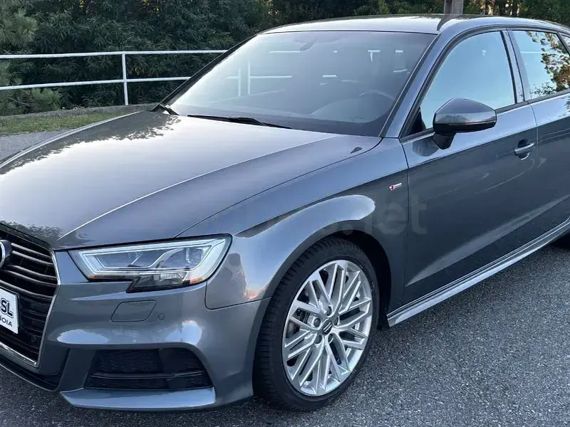 Usado Audi A3 S-Line 150 CV (110 kW) 2019 Gris / plata Berlina