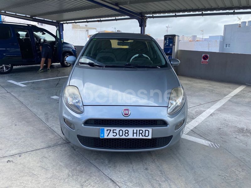 Usado Fiat Punto Lounge 69 CV (50 kW) 2013 Gris / plata Utilitario