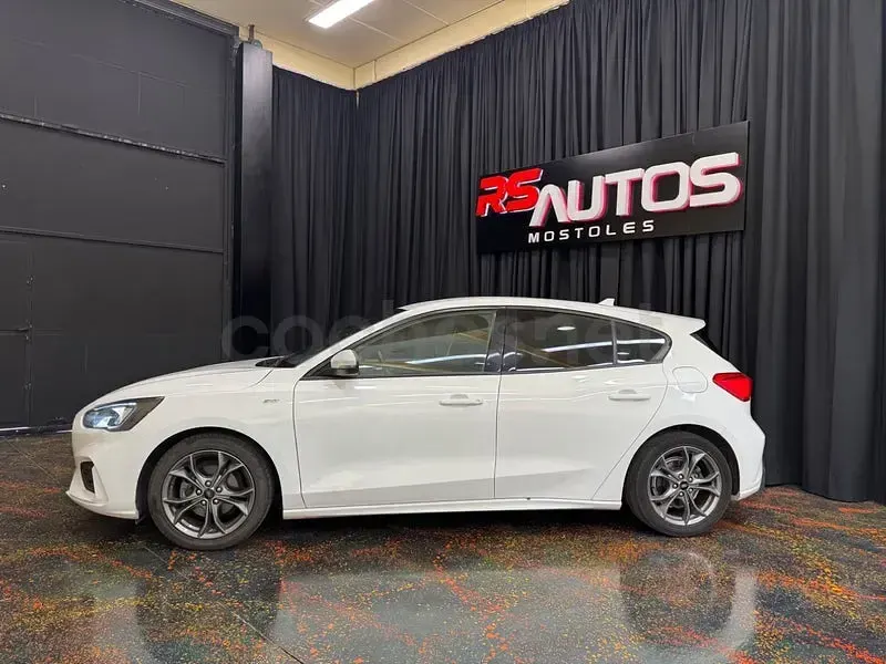 Usado Ford Focus ST-Line 125 CV (91 kW) 2019 Blanco Berlina
