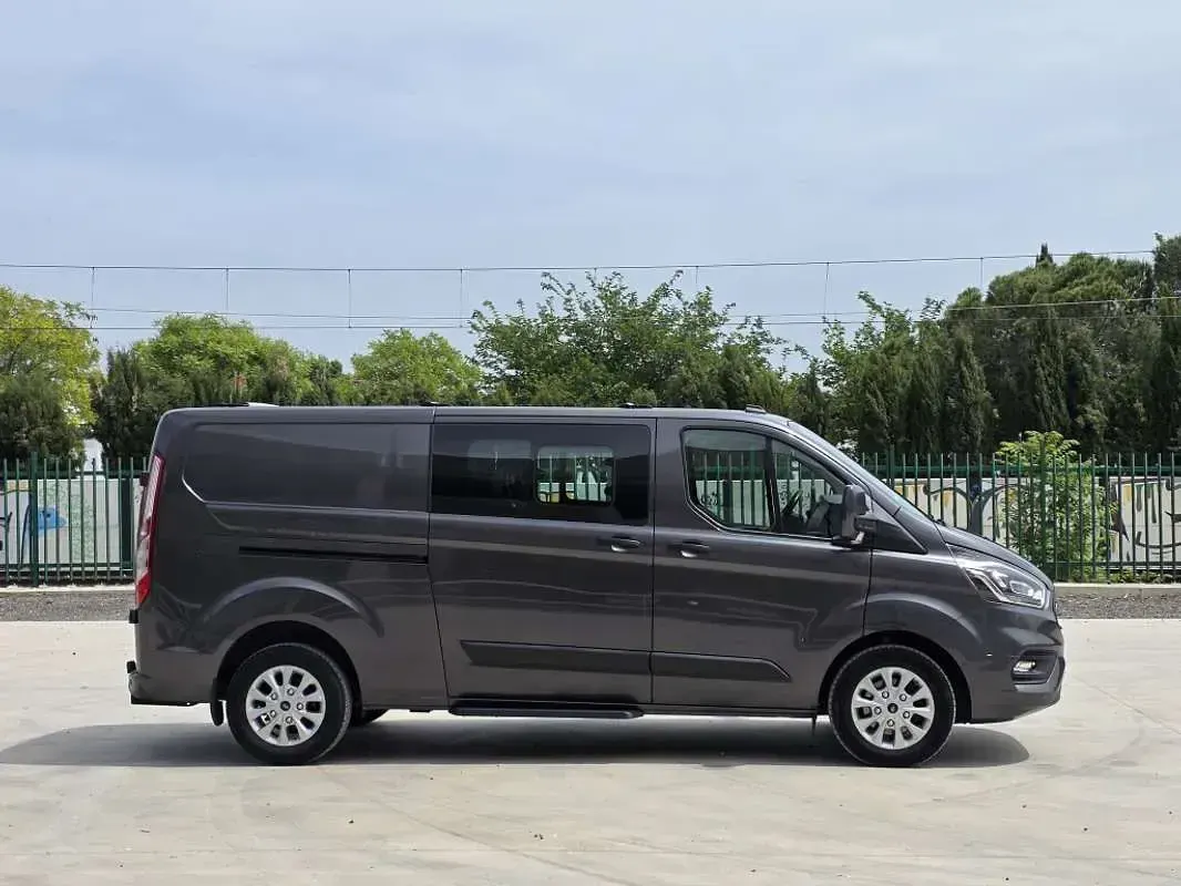 Usado Ford Transit Custom Trend 170 CV (125 kW) 2022 Gris Van