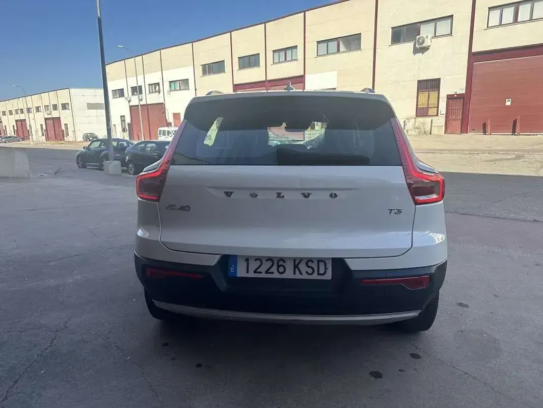 Usado Volvo XC40 Momentum 156 CV (114 kW) 2018 Blanco SUV