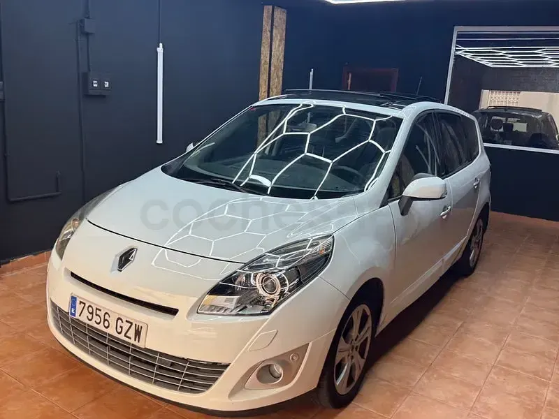 Usado Renault Grand Scénic Dynamique 131 CV (96 kW) 2010 Blanco Monovolumen