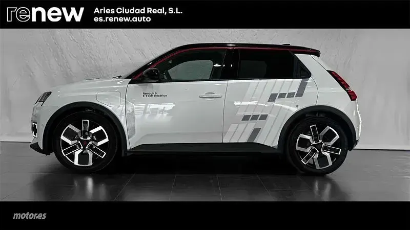 Usado Renault 5 E-Tech Techno 88 kW (120 CV) 2025 Blanco Berlina