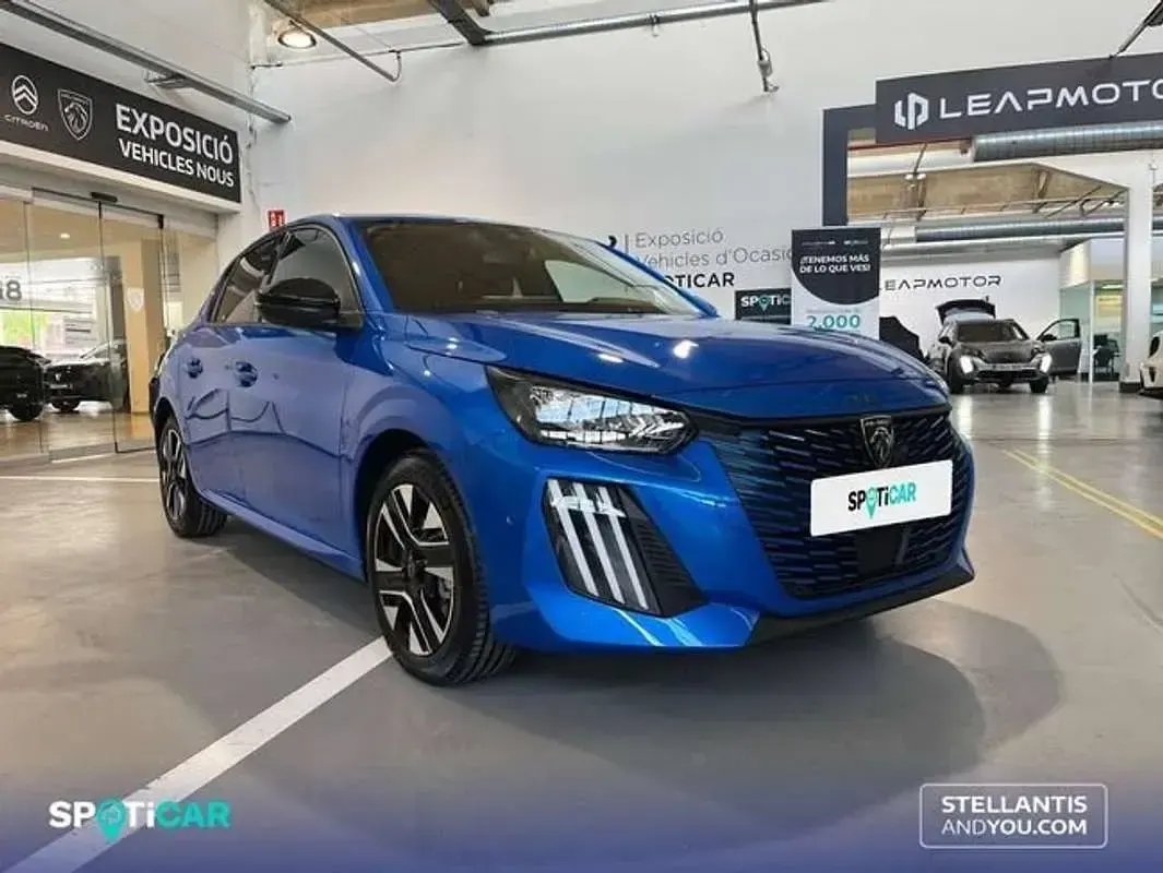 Usado Peugeot 208 Allure 101 CV (74 kW) 2025 Azul Utilitario