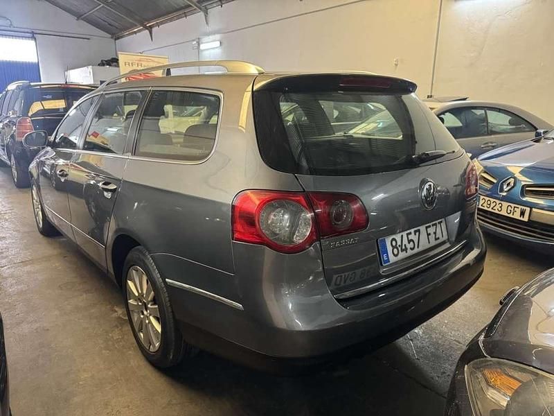 Usado VW Passat Advance 140 CV (102 kW) 2009 Gris / plata Familiar