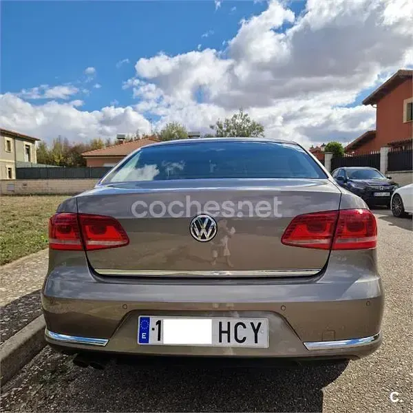 Usado VW Passat Advance 140 CV (102 kW) 2011 Marrón Berlina