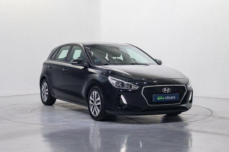 Usado Hyundai i30 120 CV (88 kW) 2017 Negro Berlina