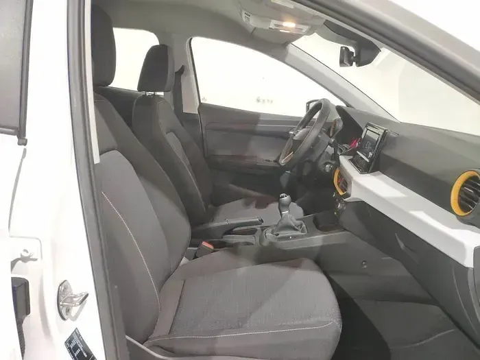 Usado Seat Ibiza Style 110 CV (80 kW) 2022 Blanco Utilitario