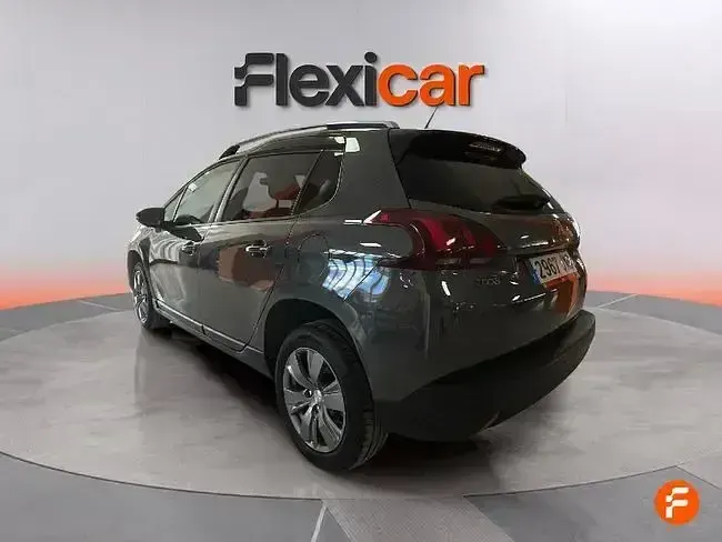 Usado Peugeot 2008 Allure 100 CV (73 kW) 2017 Gris SUV