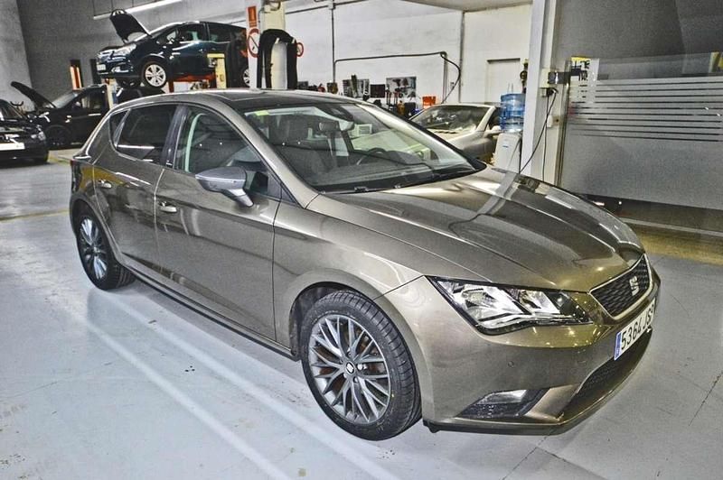 Begagnad Seat Leon Style 150 HK (110 kW) 2016 Brun Halvkombi