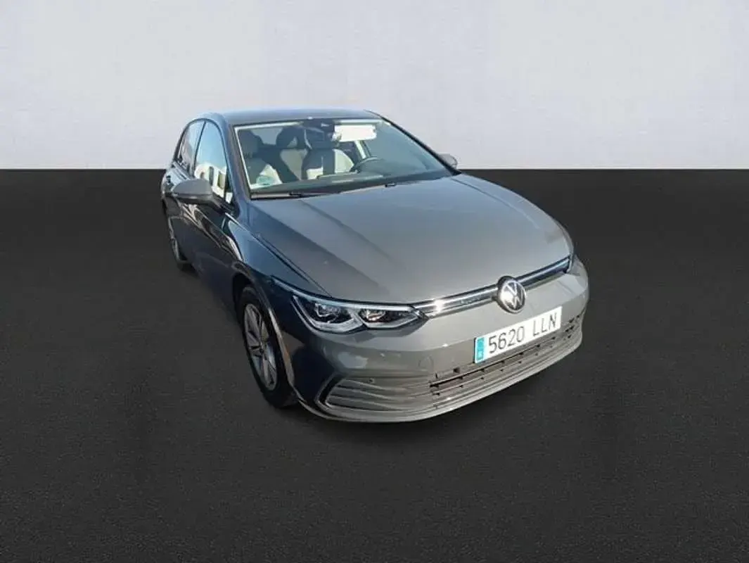 Usado VW Golf VIII Life 116 CV (85 kW) 2020 Gris Utilitario