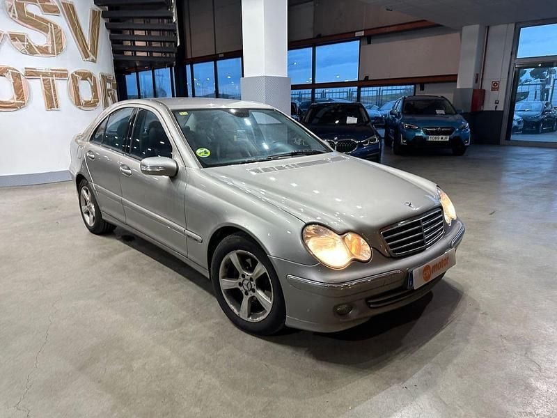 Usado Mercedes C220 Avantgarde 150 CV (110 kW) 2006 Beige Berlina