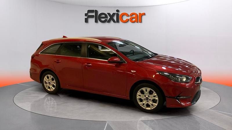 Usado Kia Ceed 121 CV (88 kW) 2022 Rojo Utilitario