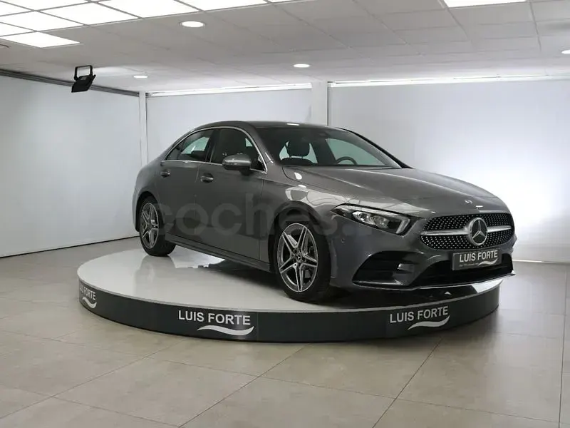 Usado Mercedes A180 136 CV (100 kW) 2022 Gris / plata Berlina